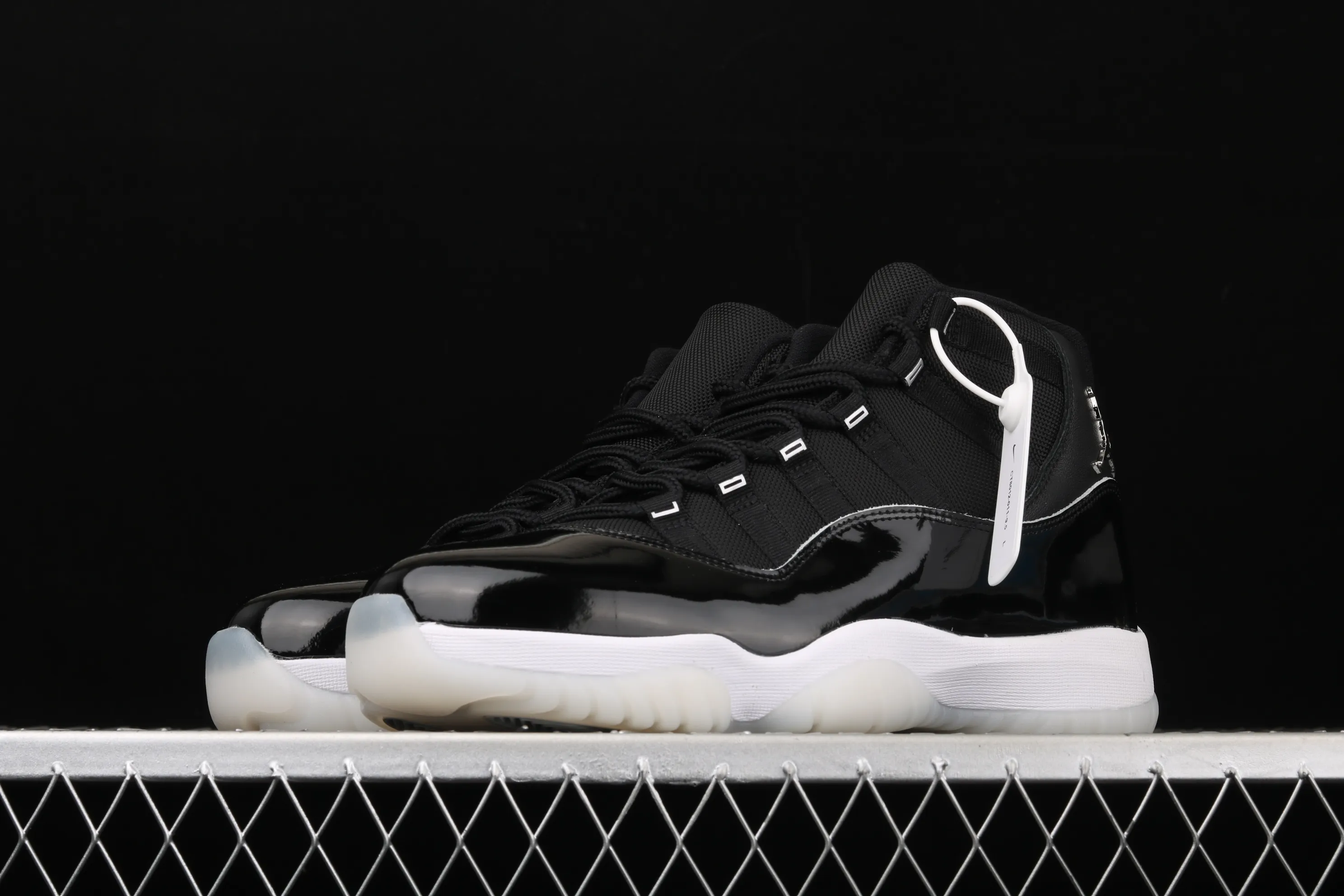 All Categories Air Jordan Jordan Series Basketball Shoes Air Jordan 11 J Edition Air Jordan 11 "25th Anniversary" AJ11 Joe 11 Devil II Genuine Standard Real Carbon CT8012-011